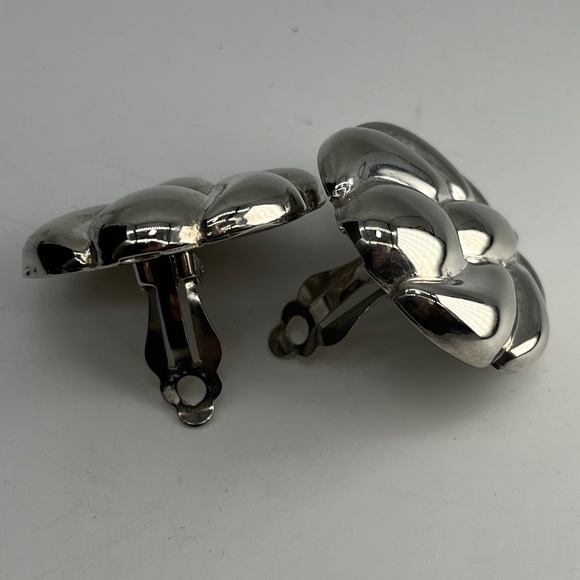 Silver plated Puffy Flower Clip earring set. - Picture 3 of 10